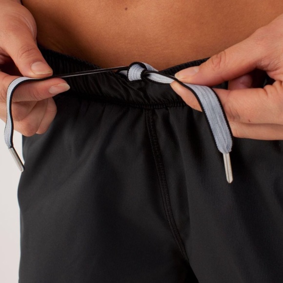 Lululemon Run : Roll down Shorts - Picture 4 of 8